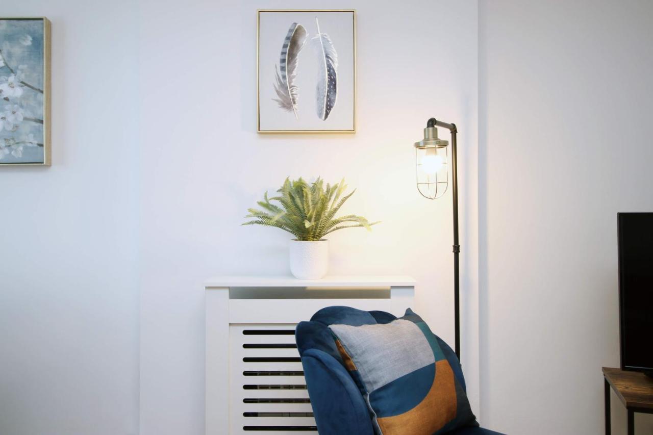 2Bedroom Home- Free Parking, Wi-Fi & Patio- Available For Long Or Short Term Bristol Bagian luar foto