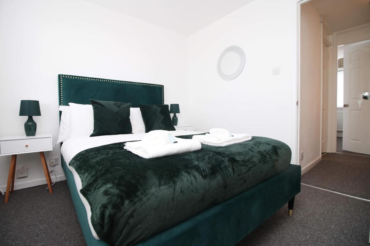 2Bedroom Home- Free Parking, Wi-Fi & Patio- Available For Long Or Short Term Bristol Bagian luar foto